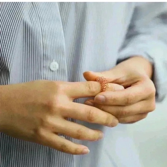 Saje relax-o-ring in box. B5 - Picture 2 of 4